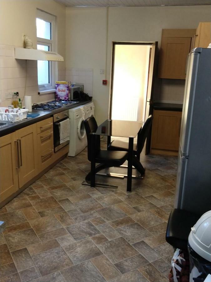 John St Town House - Self Catering - Guesthouse Style - Great Value Family And Double Rooms Вёкингтон Экстерьер фото