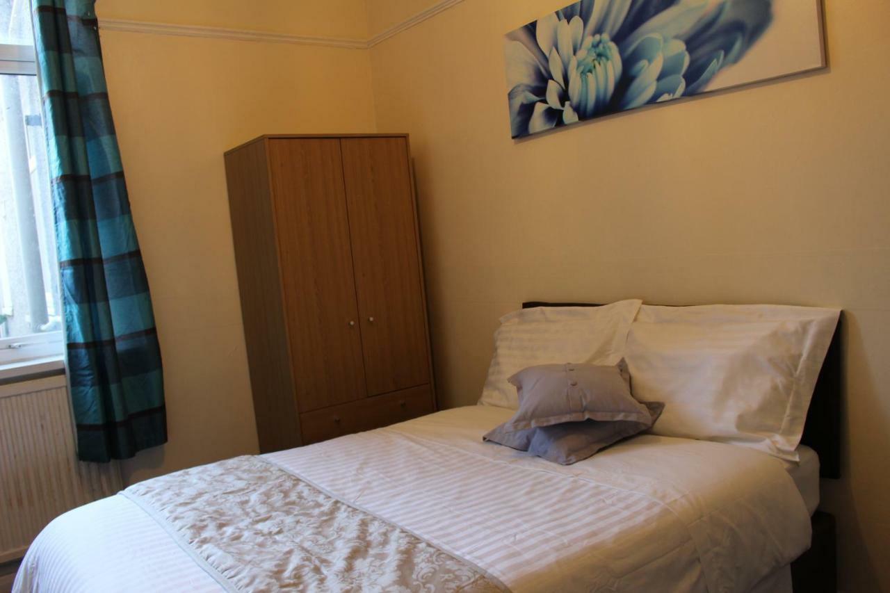 John St Town House - Self Catering - Guesthouse Style - Great Value Family And Double Rooms Вёкингтон Экстерьер фото